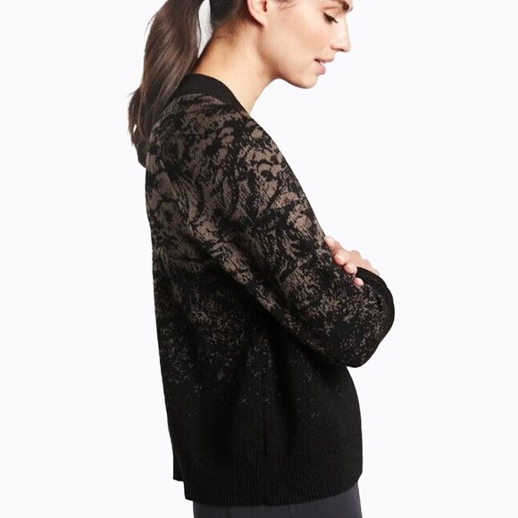 Athleta Floral Jacquard Sweater Sz S Black Gray Crew Neck Merino Wool Blend Goth - Picture 1 of 7